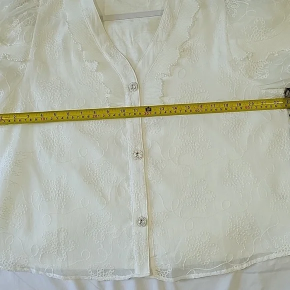 Women's White Lace Top - Picture 14 of 16